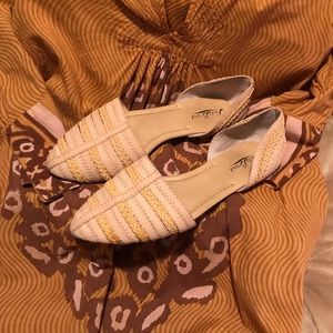 EUC Lucky Brand cream flats size 7